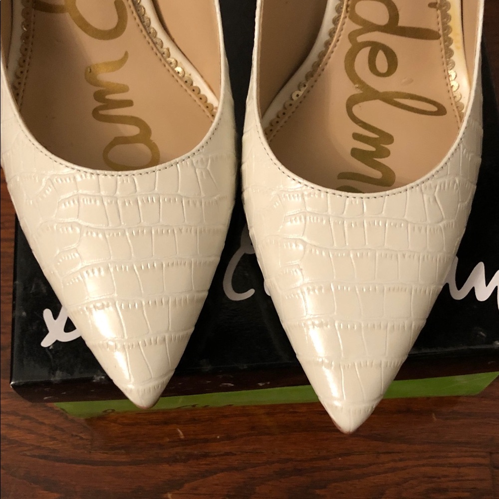 NWOT Sam Edelman Ivory Croc-Embossed Pointed Toe Leather Pumps - Picture 9 of 14